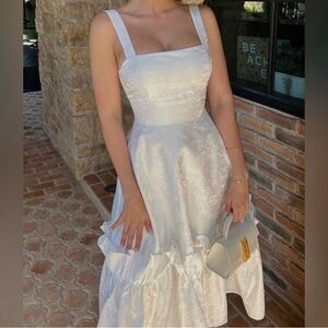 Whiter Unway Hope Jacquard
Midi Dress.